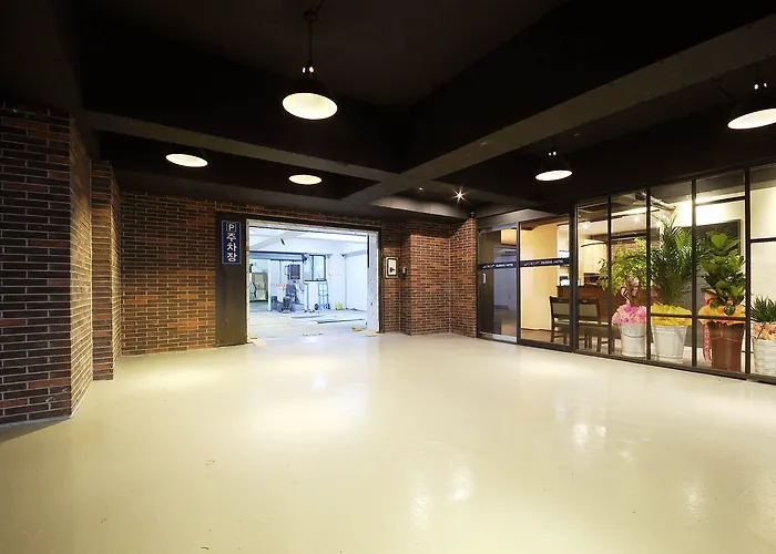Queens Seomyeon Hotel 3*