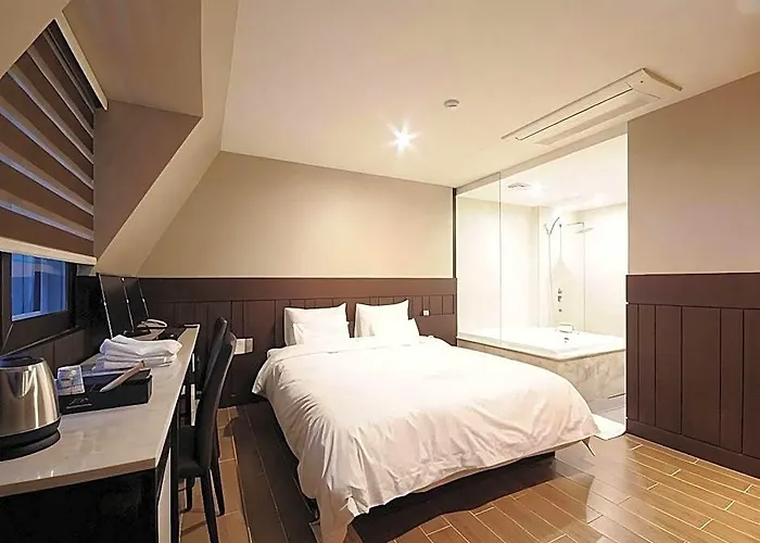 Queens Seomyeon Hotel