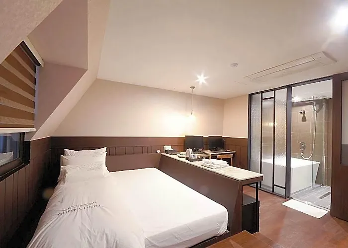 Queens Seomyeon Hotel