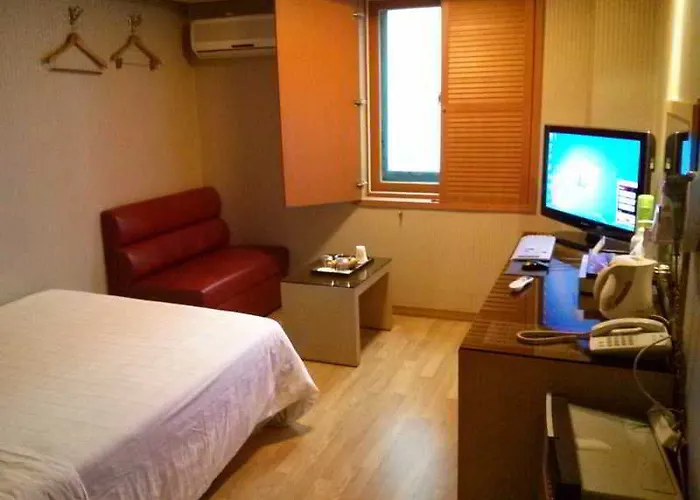 Queens Seomyeon Hotel 3*