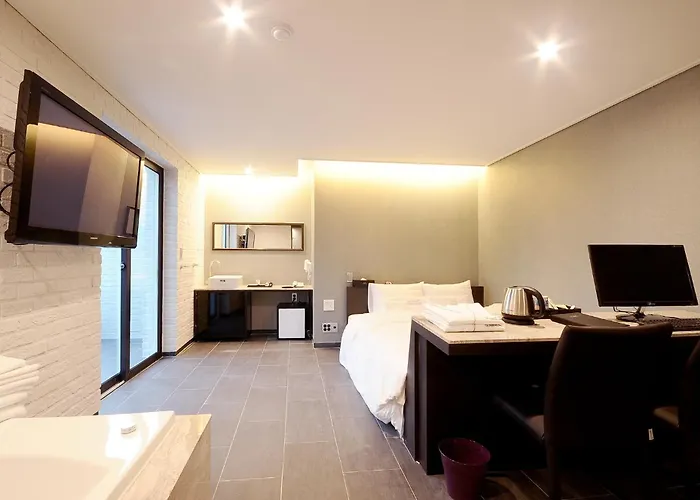 Queens Seomyeon Hotel 3*
