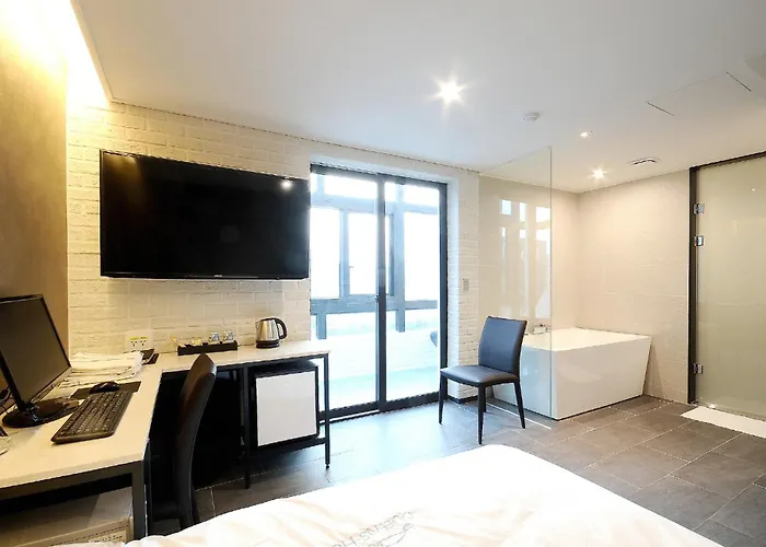 Queens Seomyeon Hotel